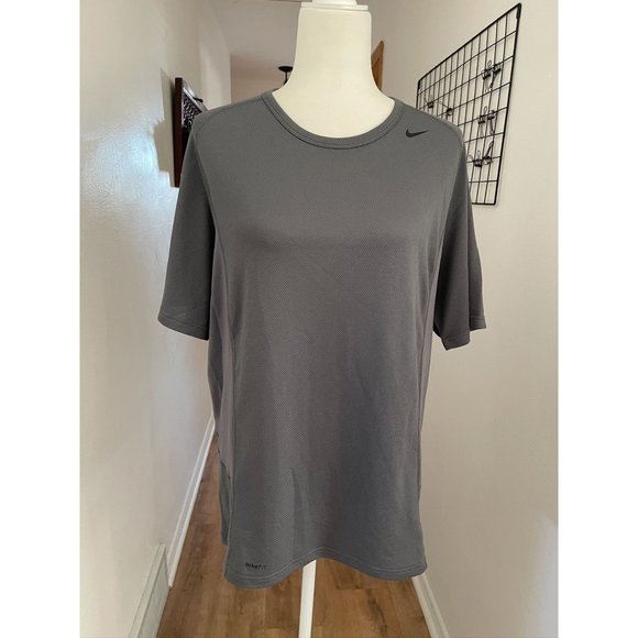 EUC Nike Fit Dry Crew Neck Work Out Training Performance - Picture 1 of 5